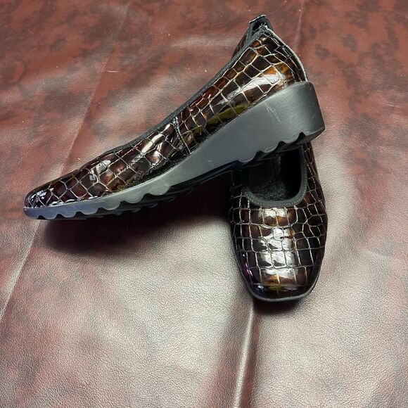 Josef Seibel Weite brown crocodile embossed leather slip on shoes, size 11 - Picture 4 of 14